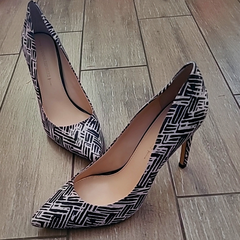 Banana Republic Ninah  Pumps Womens Stiletto Heels Sz 9.5 Black / White leather